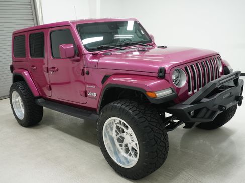 Used 2021 Jeep Wrangler Unlimited Sahara AWD/4WD image 3