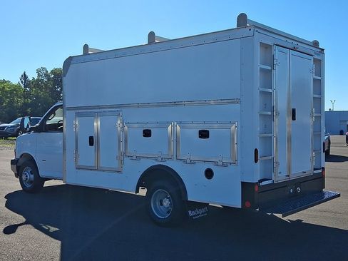 Used 2022 Chevrolet Express 3500 w/ Power Convenience Package RWD image 4