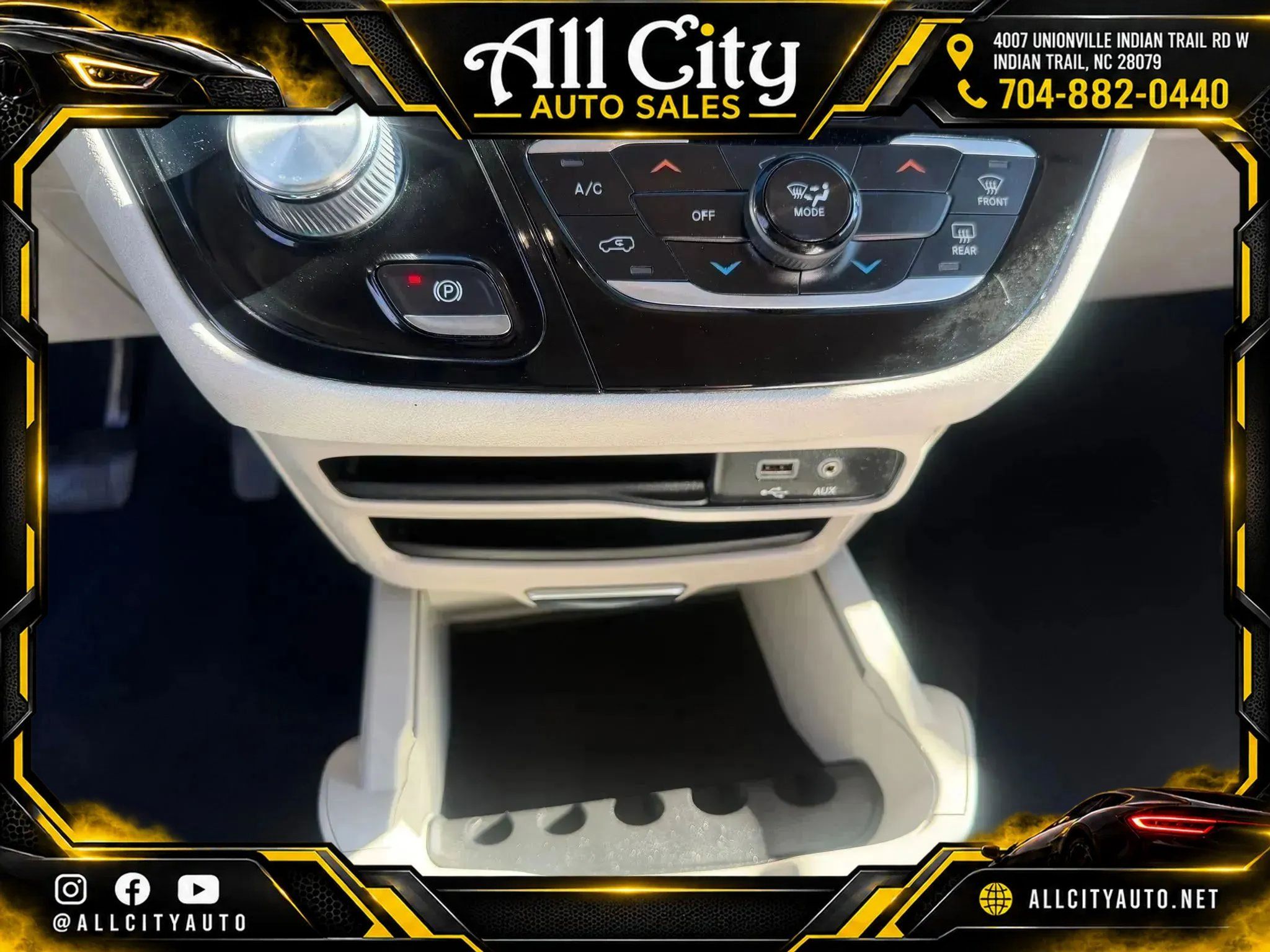 Used 2020 Chrysler Voyager Lxi FWD image 18