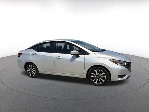 Used 2025 Nissan Versa SV FWD image 2
