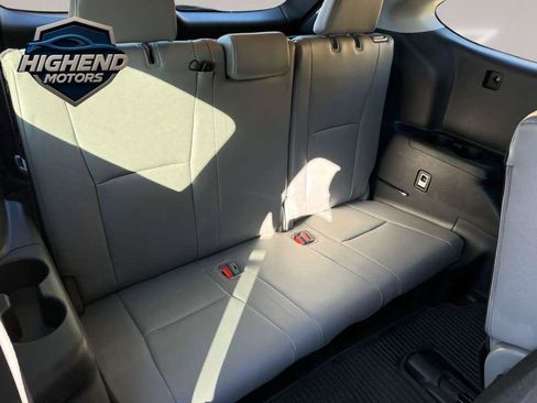 Used 2020 Toyota Highlander XLE image 23