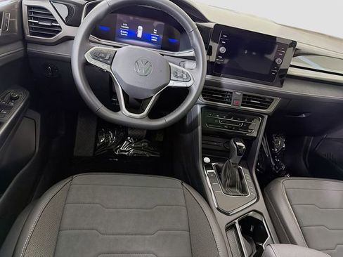 New 2026 Volkswagen Taos SE FWD image 23