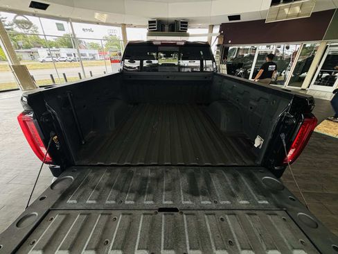 Used 2022 GMC Sierra 1500 SLT w/ SLT Convenience Package AWD/4WD image 12