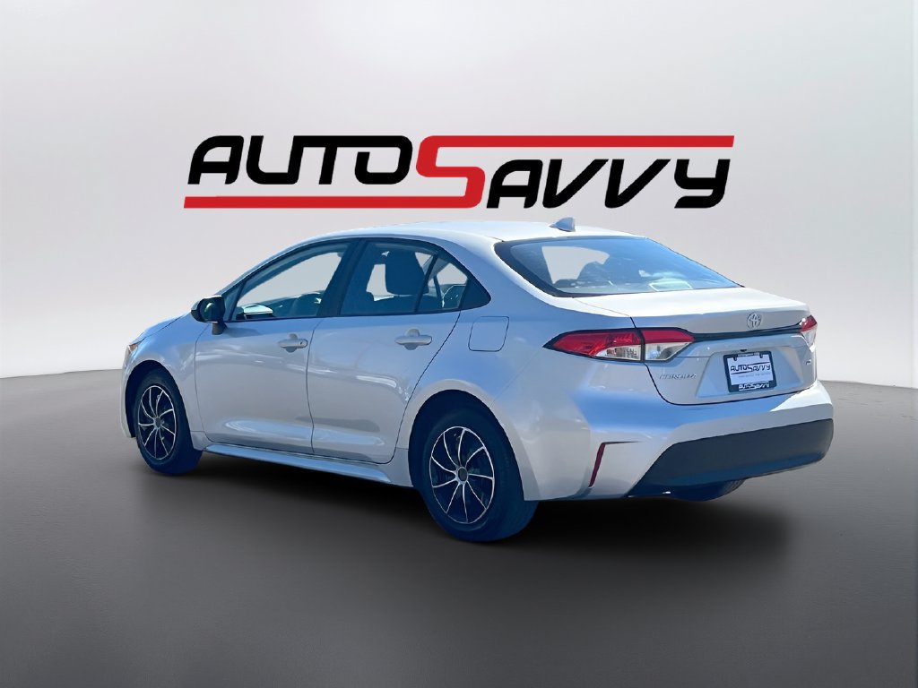Used 2025 Toyota Corolla LE FWD image 5
