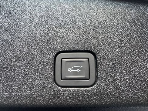 Certified 2025 Cadillac XT6 Sport w/ Technology Package AWD/4WD image 13