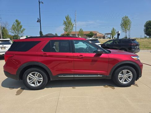 Used 2022 Ford Explorer XLT w/ Class IV Trailer Tow Package AWD/4WD image 8