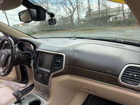 Used 2014 Jeep Grand Cherokee Overland image 23