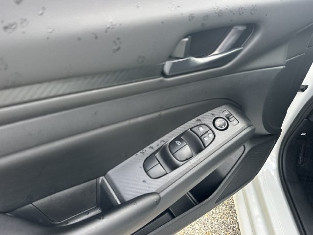 Used 2025 Nissan Altima 2.5 S FWD image 15