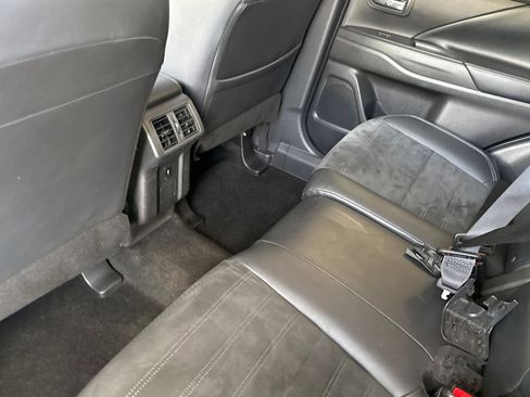 Used 2019 Mitsubishi Outlander SE FWD image 25