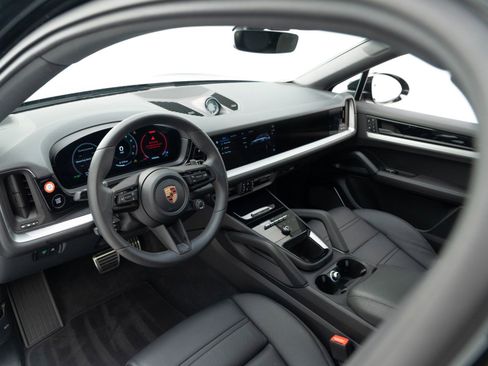 Certified 2026 Porsche Cayenne S image 4