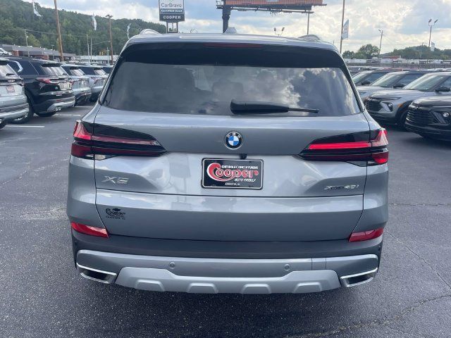Used 2024 BMW X5 xDrive40i w/ Parking Assistance Package AWD/4WD image 3
