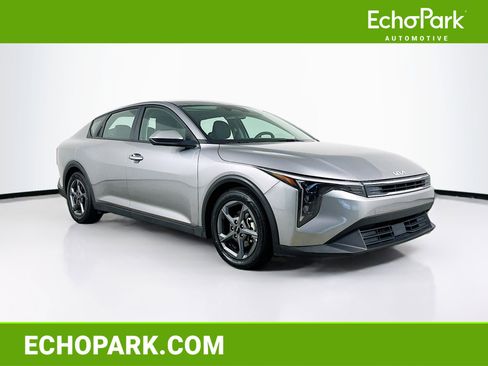 Used 2025 Kia K4 LXS image 1