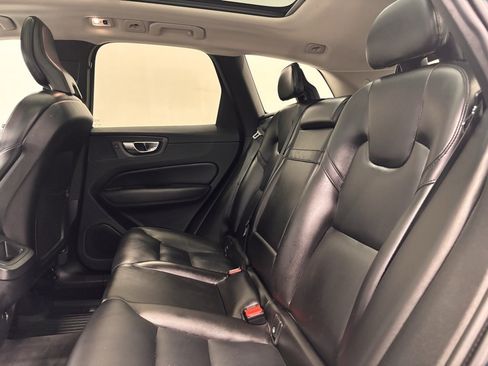Used 2019 Volvo XC60 T5 Momentum w/ Premium Package image 21