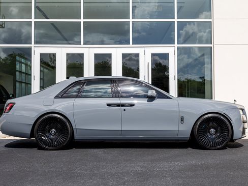 Used 2023 Rolls-Royce Ghost Black Badge w/ Black Badge Ghost Package AWD/4WD image 15
