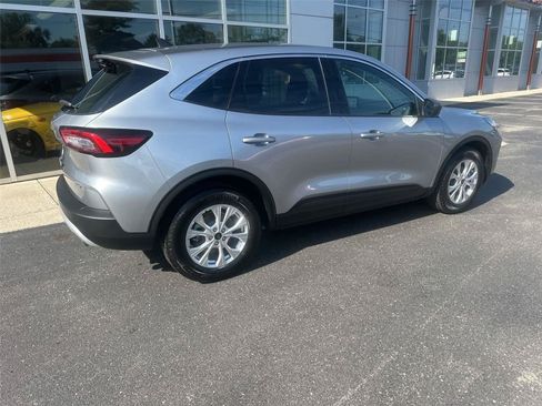 Used 2023 Ford Escape Active FWD image 3