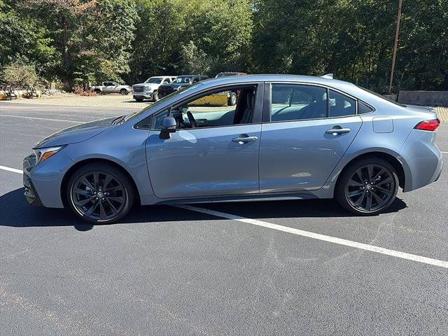 Used 2023 Toyota Corolla SE w/ Carpet Mat Package (TMS) FWD image 2