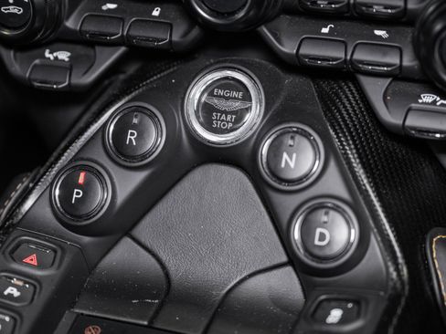 Used 2019 Aston Martin V8 Vantage Coupe image 31