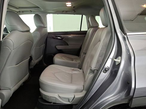 Used 2024 Toyota Highlander Limited image 20