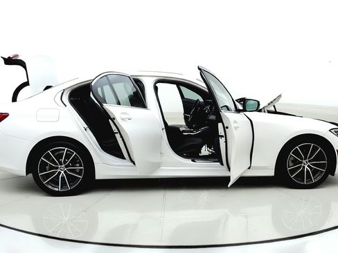 Used 2021 BMW 330i Sedan w/ Convenience Package RWD image 15