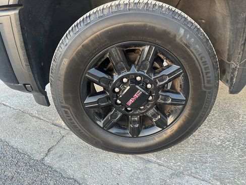 Used 2024 GMC Sierra 2500 AT4 w/ AT4 Premium Plus Package AWD/4WD image 19
