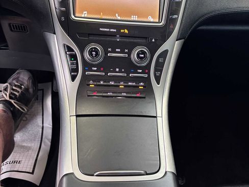 Used 2019 Lincoln Nautilus Premier AWD/4WD image 22