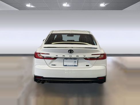 Used 2025 Toyota Camry SE FWD image 10