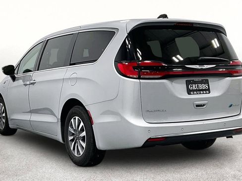Used 2024 Chrysler Pacifica Limited FWD image 14