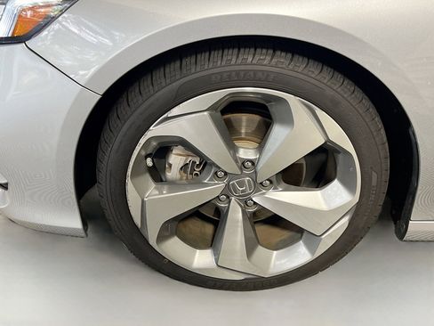 Used 2018 Honda Accord Touring image 14