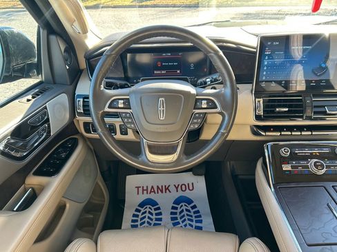 Used 2023 Lincoln Navigator L Reserve image 15