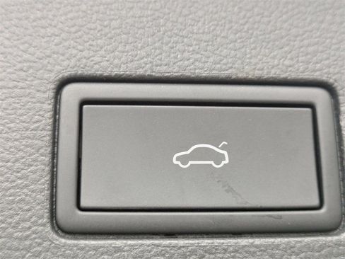 Used 2025 Volkswagen Atlas SE w/ Panoramic Sunroof Package image 15