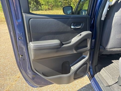 Used 2023 Nissan Frontier SV w/ Tow Package image 11