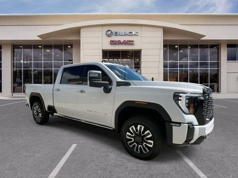 Used 2025 GMC Sierra 2500 Denali Ultimate image 2