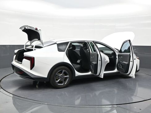 Used 2025 Kia K4 FWD image 28