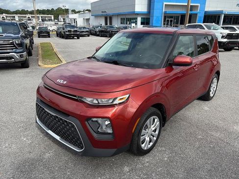 Used 2022 Kia Soul LX FWD image 2