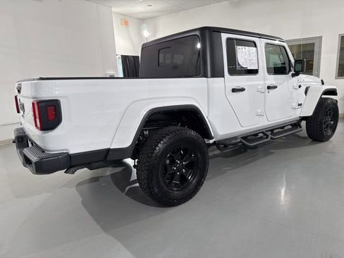 Used 2022 Jeep Gladiator Willys image 11