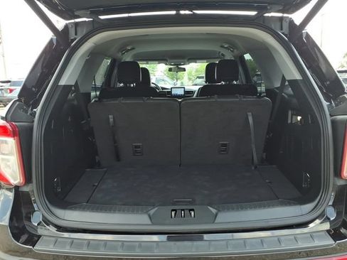 Certified 2021 Ford Explorer XLT w/ Equipment Group 202A AWD/4WD image 8