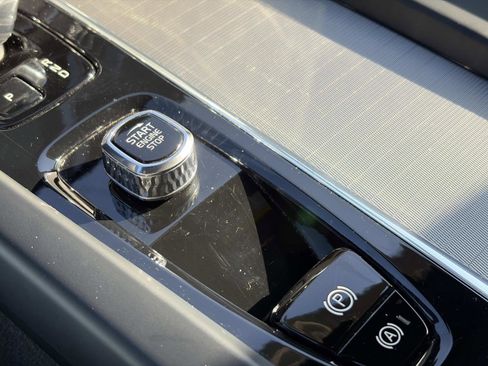 Certified 2023 Volvo XC60 B5 Ultimate w/ Climate Package image 32