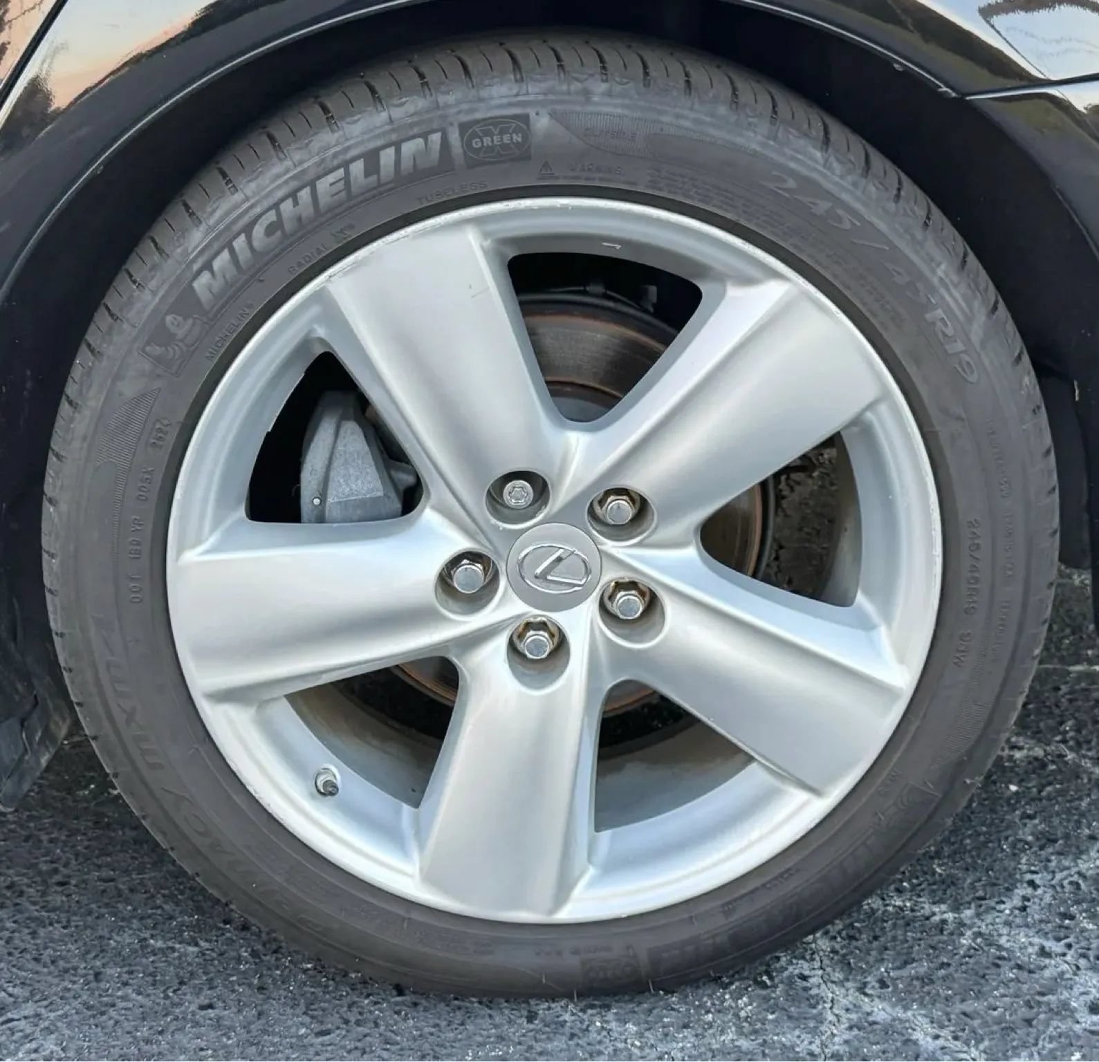 Used 2010 Lexus LS 460 L w/ Luxury Pkg RWD image 3