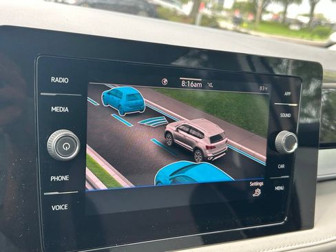 New 2026 Volkswagen Taos SE FWD image 17