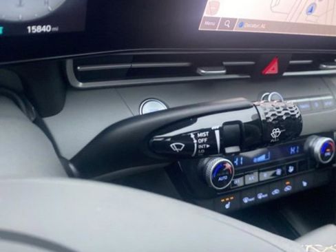 Used 2023 Hyundai Elantra SEL w/ Convenience Package image 19