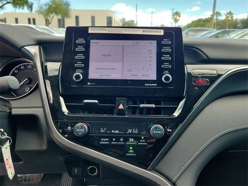 Used 2024 Toyota Camry SE image 18