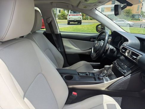 Used 2014 Lexus IS 250 w/ Premium Package RWD image 3