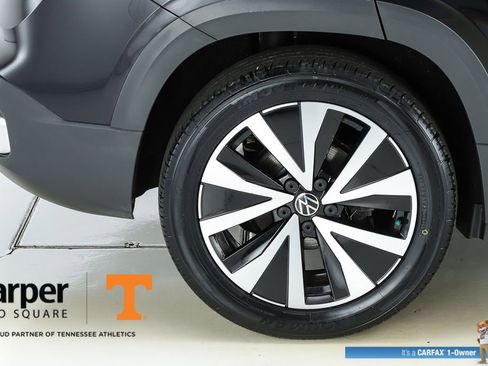 Used 2023 Volkswagen Taos SE w/ Panoramic Sunroof Package image 51