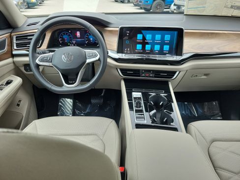 New 2026 Volkswagen Atlas SE FWD image 13