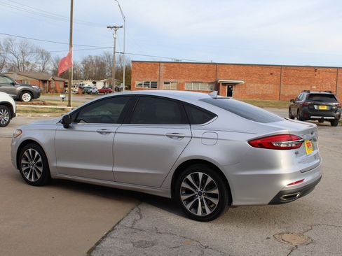 Used 2019 Ford Fusion SE image 8