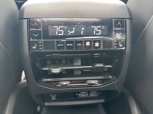 Used 2025 Jeep Grand Cherokee Summit image 11