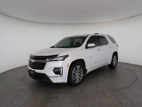Used 2024 Chevrolet Traverse High Country image 2