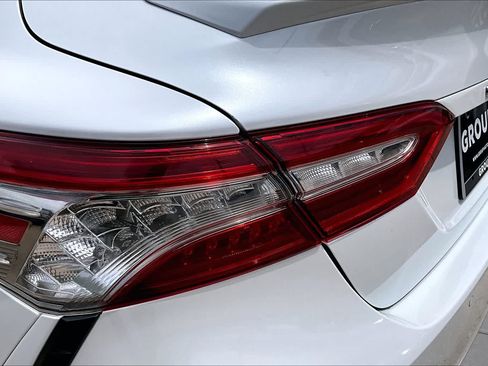 Used 2018 Toyota Camry XSE FWD image 27