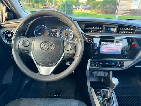 Used 2019 Toyota Corolla LE FWD image 11