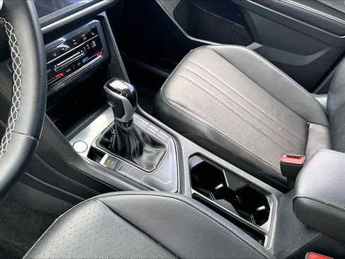 Used 2023 Volkswagen Tiguan SE w/ Panoramic Sunroof Package FWD image 15